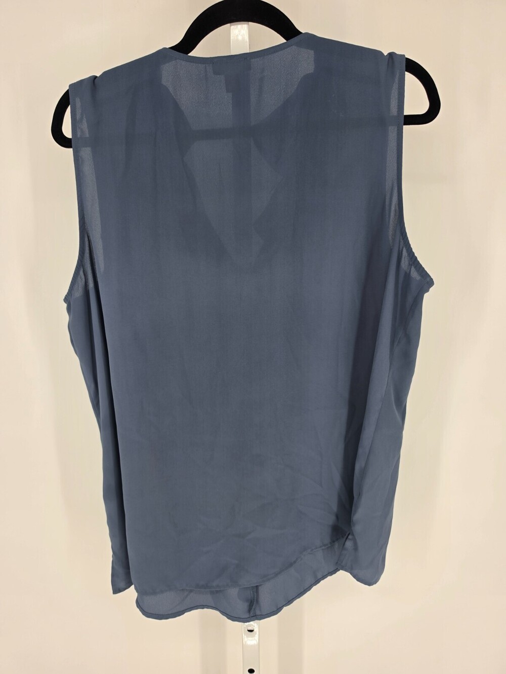Vince Camuto Womens Sz XL Sleeveless Blouse Slate Blue Ruffled Neckline - Picture 3 of 3